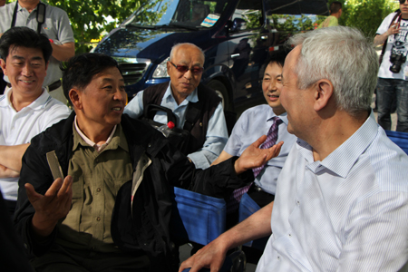 “父親節”慰問探班電影《好運特克斯》拍攝劇組