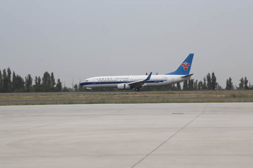 首架新疆屬地執管B737-800型飛機今日抵烏