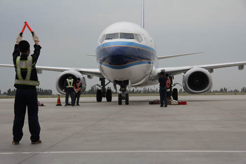 首架新疆屬地執管B737-800型飛機今日抵烏