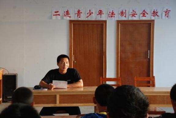 塔斯海墾區公安局刑警大隊積極開展暑期“普法送安全”活動