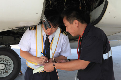 日裝行李近萬件 機型特點“門兒清”：探訪航空貨運監裝員