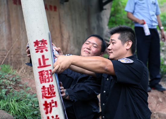 昆鐵派出所長呂剛:絲絲關懷溫暖群眾心田