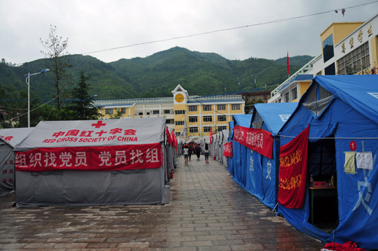 彝良竭盡全力解決災民吃穿住問題