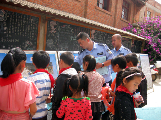 開遠(yuǎn)鐵路公安到玉蒙鐵路沿線學(xué)校開展愛路護(hù)路宣傳