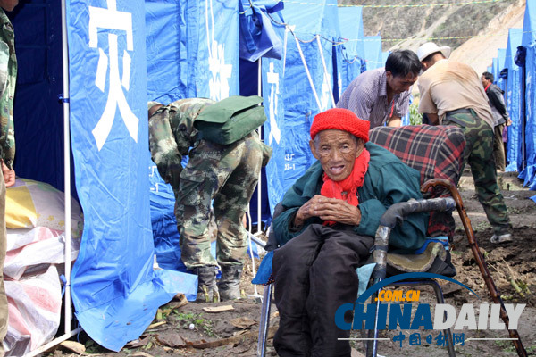 迪慶：武警云南總隊百余名官兵冒雨晝夜奮戰災區搶險救災