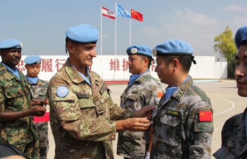 中國第十批赴黎維和醫療隊60名官兵榮獲聯合國維和榮譽勛章