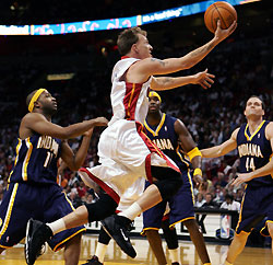Miami Heat guard Jason Williams (2nd L) drives against Indiana Pacers guard Stephen Jackson (L) and Austin Croshere (R) during NBA action in Miami, Florida, November 3, 2005.