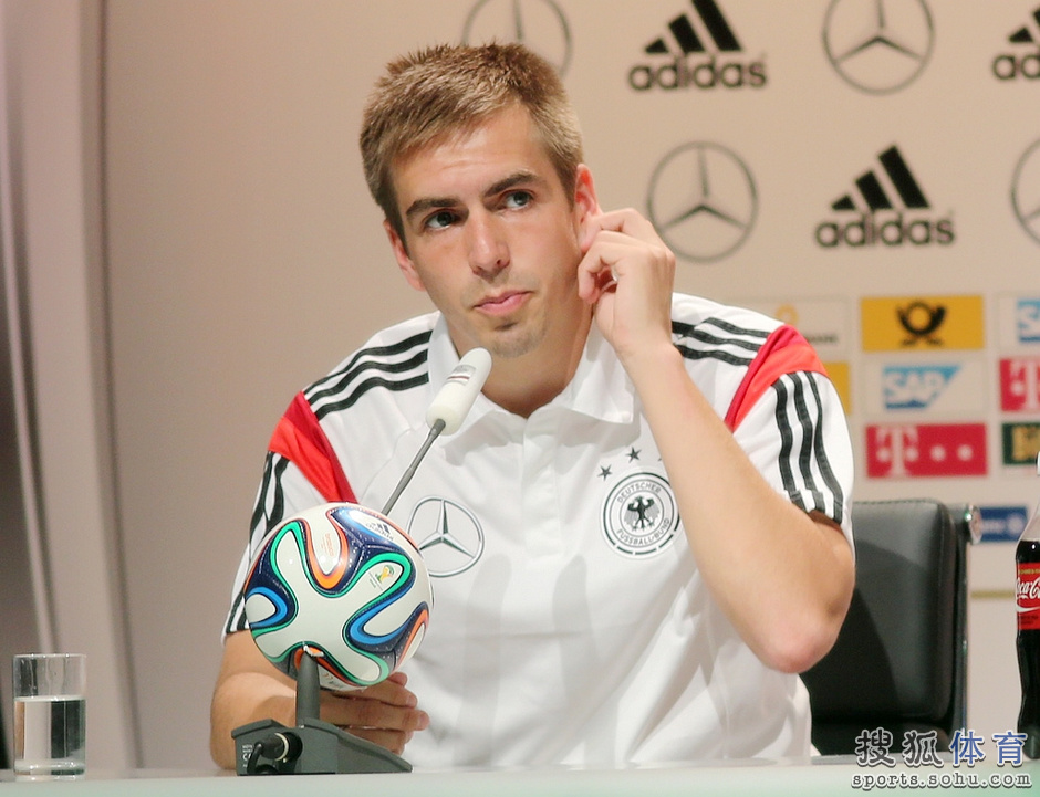 德國召開發布會 拉姆許爾勒暢談表情輕松