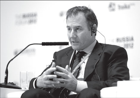 Glencore agrees to buy Xstrata, in $62 billion deal