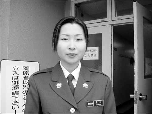日本自衛(wèi)隊(duì)招來(lái)“芹菜小姐” 吸引女性非常方法