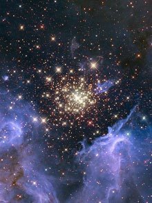 哈勃望遠(yuǎn)鏡拍攝新星誕生過(guò)程 酷似絢麗“太空煙花”