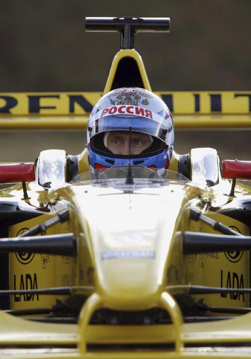 普京試駕F1賽車 一路“狂飆”險(xiǎn)些失控