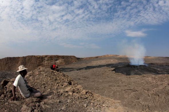 探訪非洲地獄般沙漠：火山毒氣硫磺湖泊俱全