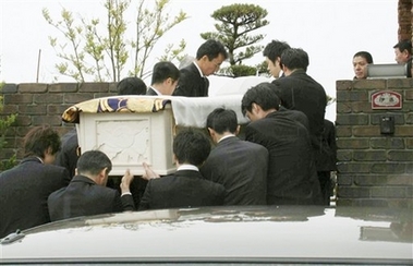 長(zhǎng)崎市長(zhǎng)遭黑幫老大槍擊身亡 日戰(zhàn)后第五位被殺政客