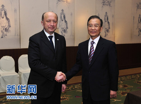 溫家寶會見立陶宛等中東歐國家領(lǐng)導人