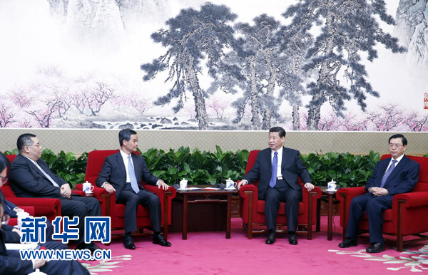 習(xí)近平會見梁振英、崔世安