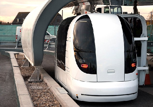 英科學家發明“未來出租車” 全電驅動無人駕駛