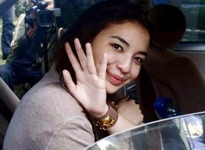 馬來(lái)王妃不堪王子性虐逃回印尼老家 要打官司并離婚
