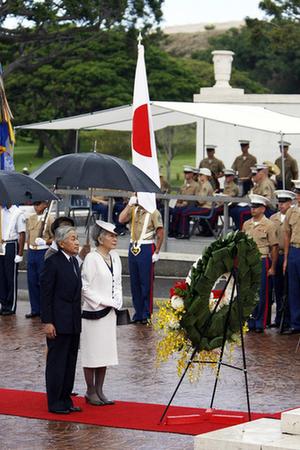日本天皇參觀美國二戰公墓 希望日本不再犯錯