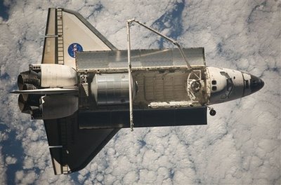 惡劣天氣致“發(fā)現(xiàn)”號航空飛機著陸計劃推遲1天