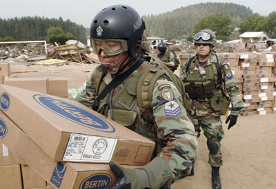 智利軍方震后4天展開救援 空軍司令與總統(tǒng)互相指責