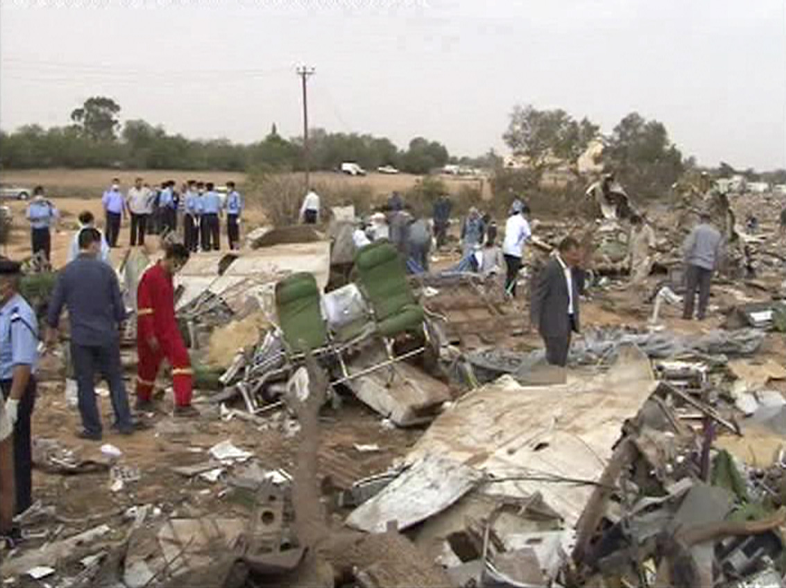 利比亞客機(jī)墜毀103人死亡10歲男孩幸存(多圖)