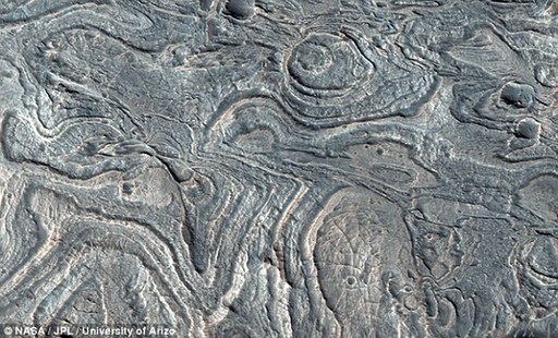 美國(guó)航空航天局3日公布火星最新高分辨率圖像