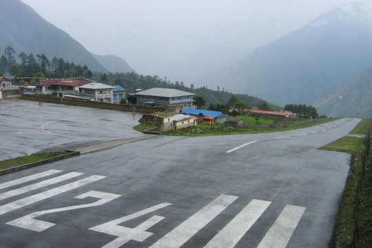 尼泊爾一客機(jī)珠峰附近墜毀 機(jī)上14人安然無恙
