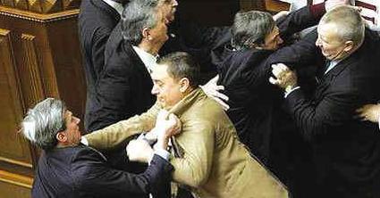 烏前總理季莫申科遭調查引發議員斗毆 5人受傷