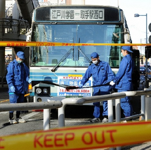 日本男子持刀登上公交車行兇 砍傷13人多為中學生