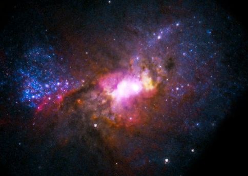 “天文版”先有雞還是先有蛋?美科學(xué)家發(fā)現(xiàn)矮星系附近存在超級(jí)黑洞