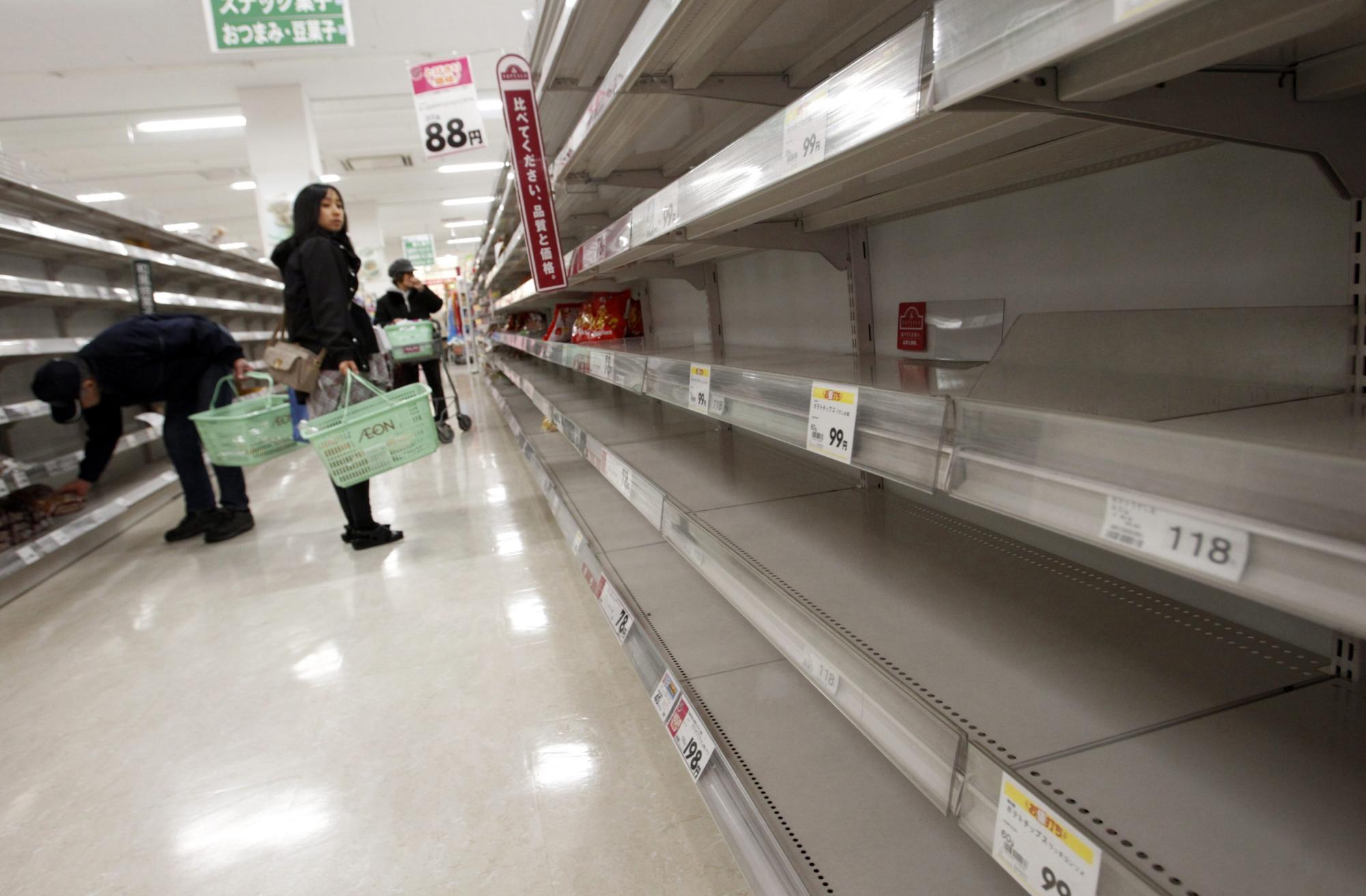 日本仙臺重災(zāi)區(qū)降大雪 生活必需品供應(yīng)緊張（圖集）
