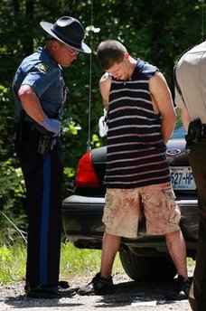 美國男子駕車闖軍事基與警方發生槍戰 最終被捕