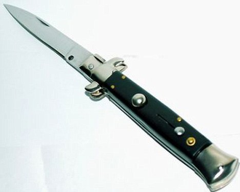 孟加拉國(guó)女子“自衛(wèi)”砍下男子陰莖 當(dāng)證據(jù)交給警方