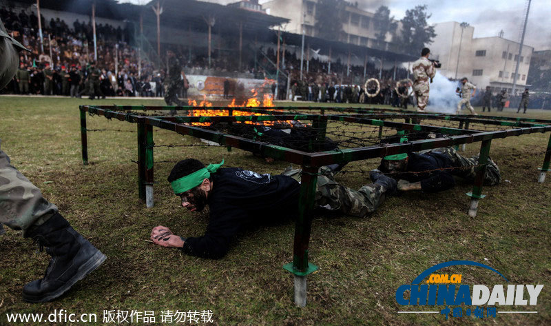 巴勒斯坦學(xué)生軍事訓(xùn)練畢業(yè)式 有模有樣不輸真士兵
