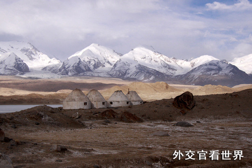 神秘的帕米爾高原組圖-5雪山湖邊的氈房(優秀獎)