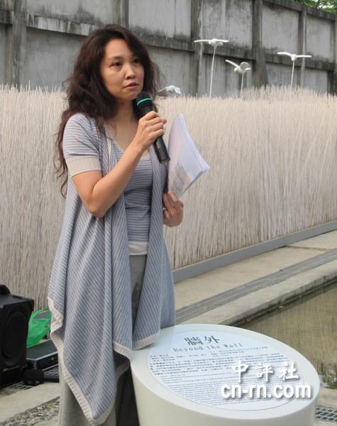 施明德妻子大鬧藝術展 被拷上手銬帶走