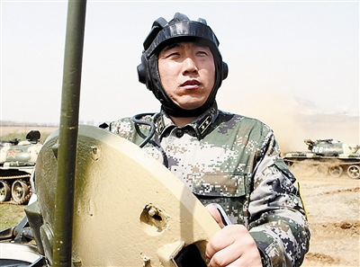 我軍新戰(zhàn)法使戰(zhàn)車夜間捕捉目標(biāo)時(shí)間縮短2/3