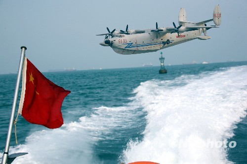 青島海軍航空兵駕戰(zhàn)機(jī)新年首飛