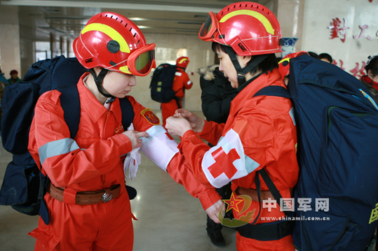 我駐海地維和警察防暴隊(duì)積極展開自救