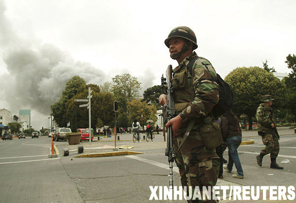 智利政府向災區增派軍隊維持秩序[組圖]