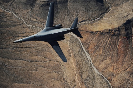 組圖:美空軍公開B-1B轟炸機群空中訓練照