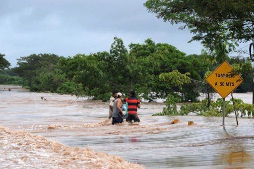 中美洲因暴雨泥石流災害已致70人死亡