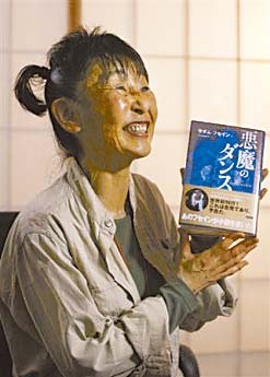 日本譯者：薩達(dá)姆小說像好萊塢大片
