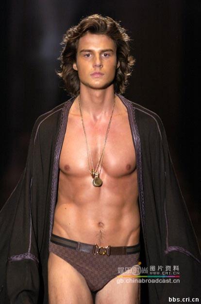 GUCCI 春季美男當(dāng)?shù)?/><br/>
 </td>
</tr>

<tr>
<td></td>
</tr>
</table>

<p> </p>

<p>編輯：富文佳　來源：Tom</p>

<div width=