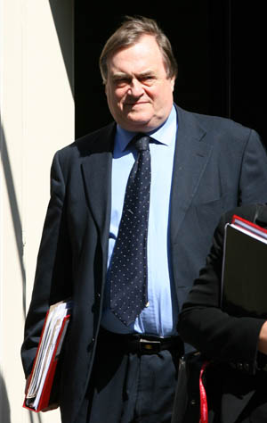 英副首相普雷斯科特被迫放棄鄉間別墅