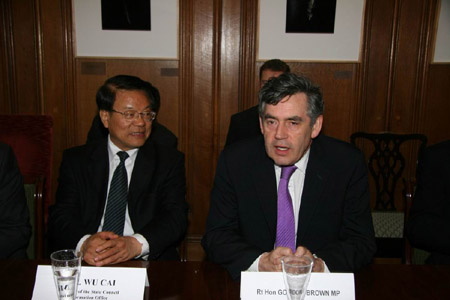 英國(guó)財(cái)政大臣布朗會(huì)見(jiàn)蔡武
