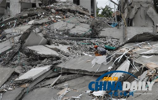 哥倫比亞22層公寓樓倒塌11人失蹤 事前發現裂紋