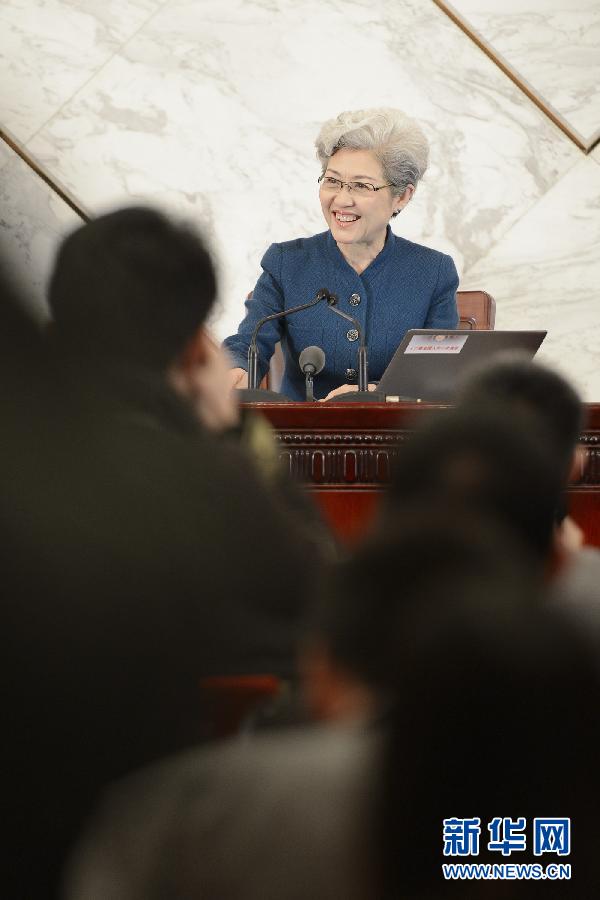 十二屆全國人大二次會議舉行新聞發布會