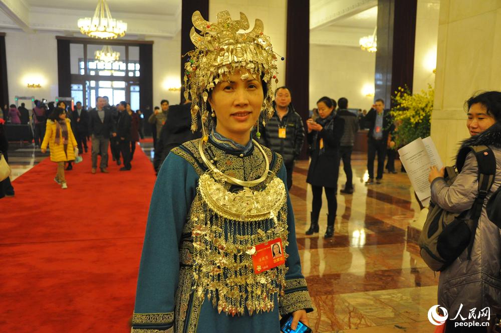 “兩會”少數民族和宗教界委員受追捧